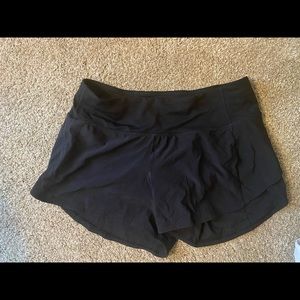 black lululemon speed up shorts 4 in